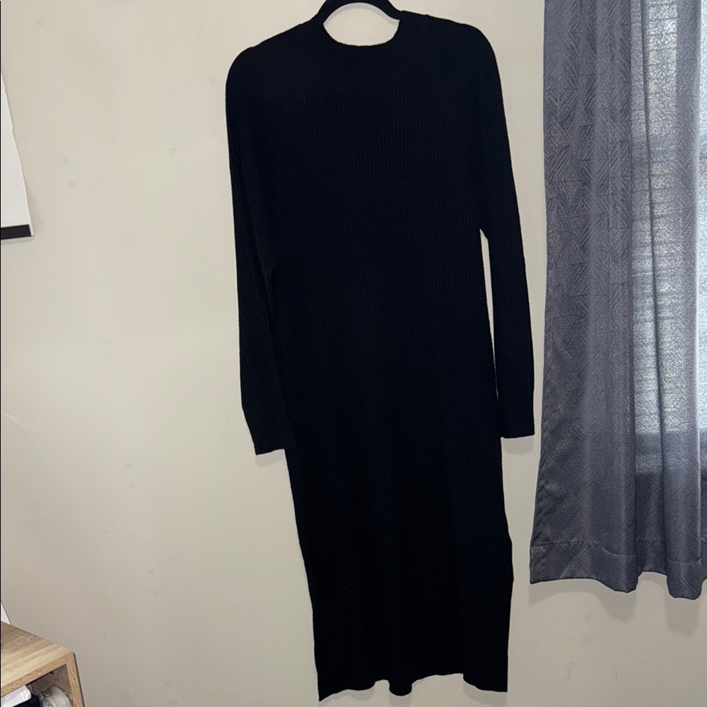 Crewneck Black Long Sleeve Midi Dress